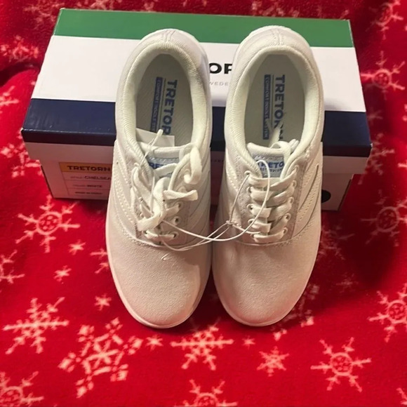 Tretorn Chelsea White Canvas Memory Foam  sneakers  size 7 - Picture 10 of 10